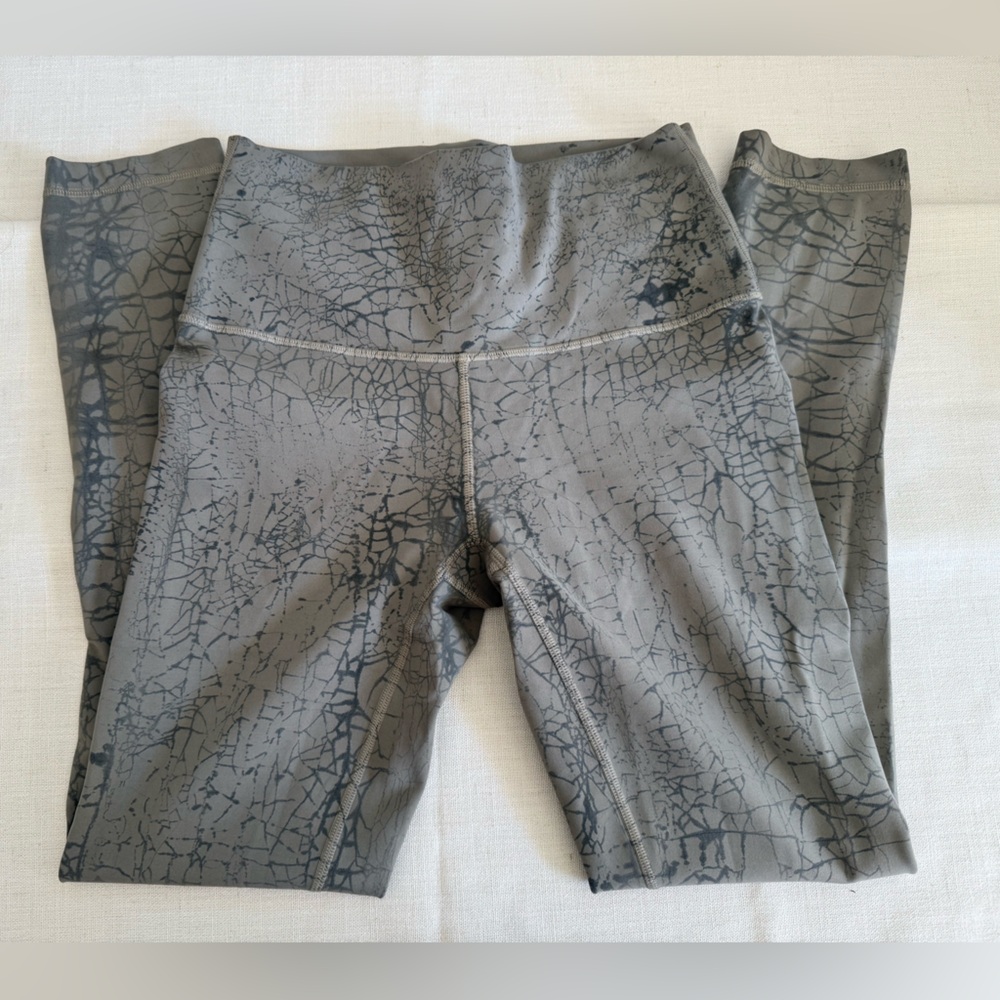 Lululemon Athletica Beige Patterned Shorts